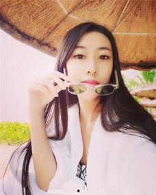 吃瓜女大学生网红,网红背后的校园生活揭秘