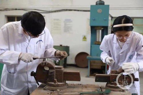 长清大学吃瓜黑料网曝门,网曝门事件引发校园热议