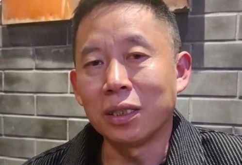 青岛网红大叔和他儿子吃瓜事件,一场网络热议的亲子互动